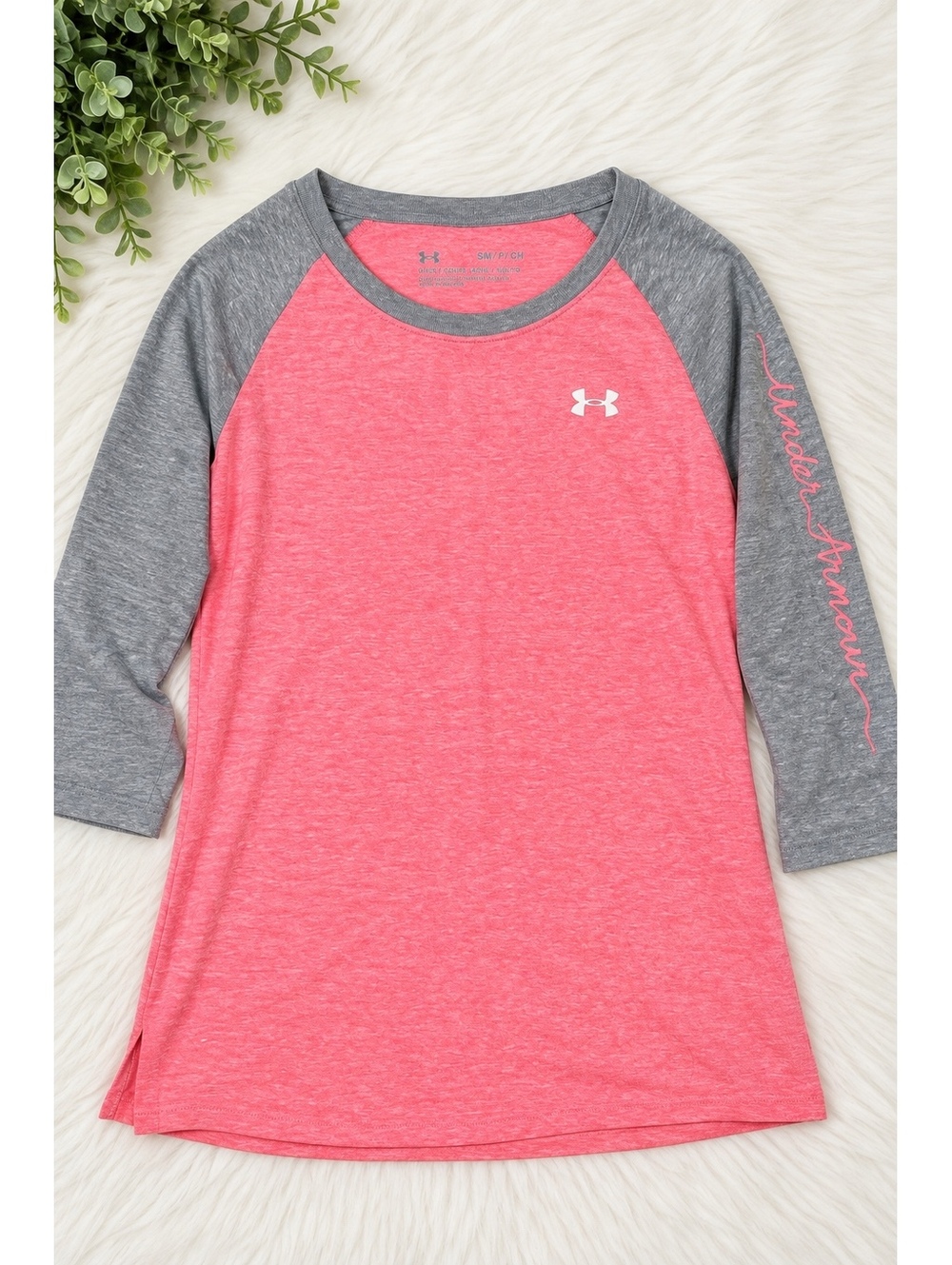 Under Armour Women’s Small Pink Gray Loose Fit 3/4 Sleeve Raglan Shirt